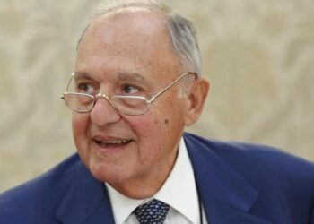 E Paolo Savona rilancia: nessun rischio di default, e il debito pubblico è perfettamente solvibile