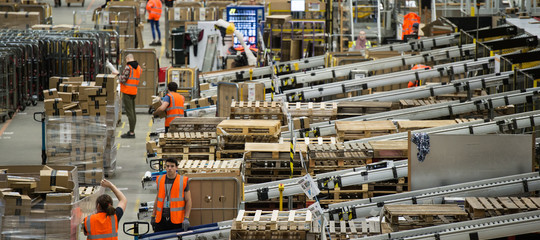 Amazon ha licenziato un dipendente ‘Gilet giallo’ per un post su Facebook