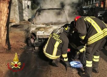 Auto incendiata a Olbia, indagano cc