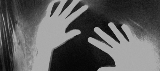 Bambino ucciso a bastonate, grave la sorellina. Orrore a Napoli