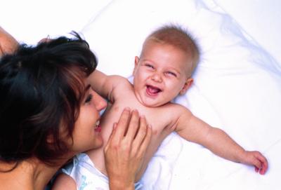 Bollicine misteriose e pomfi, segreti salva-pelle bimbi  