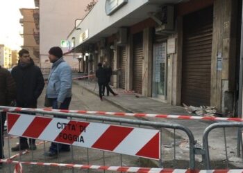 Bomba devasta negozio di estetica Foggia