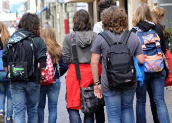 Dodicenne va a scuola con un tirapugni nello zaino