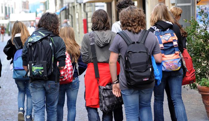 Dodicenne va a scuola con un tirapugni nello zaino
