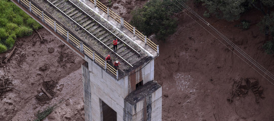 crollo diga brasile morti