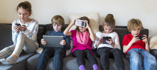 Il Tar impone una campagna informativa sui rischi dei cellulari per la salute