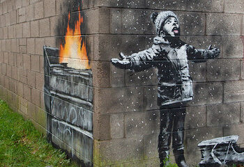 In una cittadina industriale del Galles è spuntata un’opera di Banksy