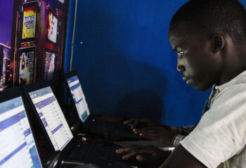 i Carabinieri ha posto sotto sequestro, nella tarda serata di ieri, un punto di scommesse sul litorale romano