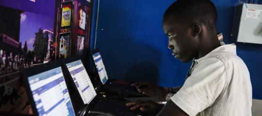 i Carabinieri ha posto sotto sequestro, nella tarda serata di ieri, un punto di scommesse sul litorale romano