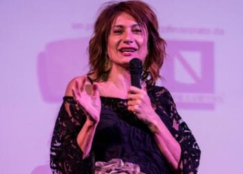 Luxuria: “Nessuna lezione su come si diventa trans”
 