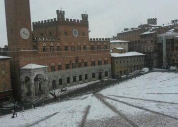 Maltempo: fitta nevicata su Siena