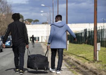 Marini, chi paga gioco oca su migranti?