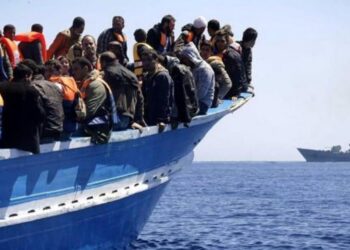 Migranti: arrivati al porto militare di Hay Wharf