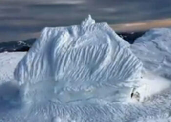 Neve in Austria, rifugio come iceberg