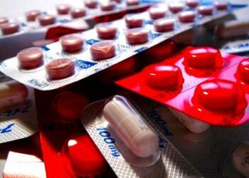 Pillole con feci umane, nuova terapia anti-obesità
 