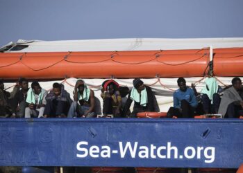 Stop navigazione mezzo miglio Sea Watch