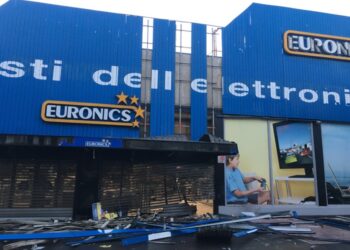 Terza bomba a negozi Foggia in 7 giorni