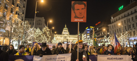 Un uomo si dà fuoco a Praga, 50 anni dopo Jan Palach