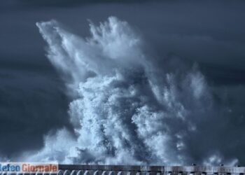 Venti di tempesta innescati dal ciclone mediterraneo. Meteo mare probitivo