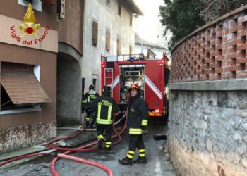 A fuoco casa vicino Pordenone, fratello ha causato incendio