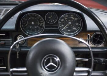 All’asta Mercedes 250 CE appartenuta a G. Harrison
