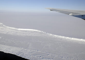 Antartide, a rischio distacco un iceberg grande il doppio di New York