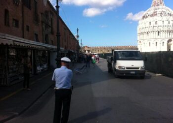 Appello, no a bancarelle piazza Miracoli