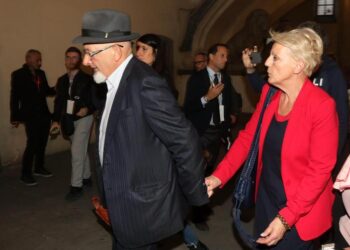 Arresti domiciliari per genitori Renzi