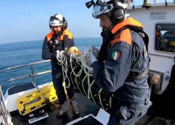 Avaria a gommone, soccorso in mare