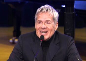 Baglioni da Fazio dribbla le polemiche: “Il Festival è tirato per la giacca. Fiorello? Se viene, è a mia insaputa”
