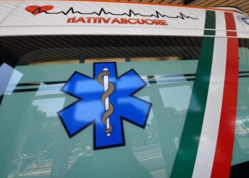 Bimbo morto strangolato, lutto cittadino