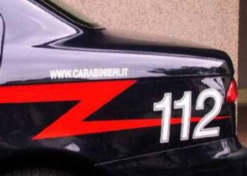 Bimbo strangolato da corda in box casa