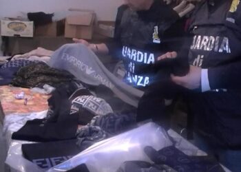 Capi in seta erano acrilico, sequestrati