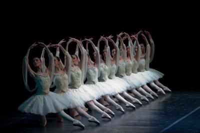 La Scuola di Ballo dell'Accademia della Scala in scena con Forsythe e Petipa