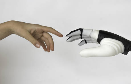 Dopo le leggi di Asimov, le regole per convivere con i robot