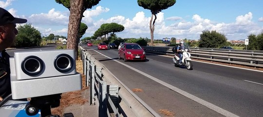 Due sottosegretari M5s annunciano più controlli contro chi parla al cellulare mentre guida