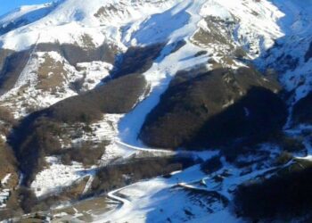 ‘Faccetta nera’ su pista pattinaggio