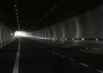 Ferito operaio travolto da un’auto in A1
