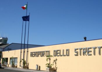 Fulmine colpisce aereo in volo, no danni