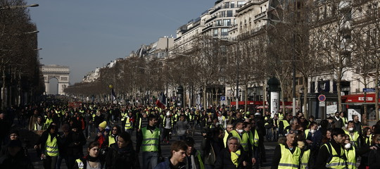 Gilet gialli: insulti antisemiti a Parigi contro il filosofo Finkelkraut