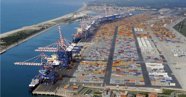 Porto di Gioia Tauro, previsto oggi l’incontro tra Toninelli, Mct ed Msc. Intanto nello scalo i sindaci della Piana protestano a fianco dei lavoratori