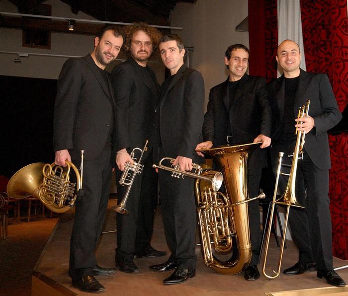Gomalan Brass Quintet, musica a teatro