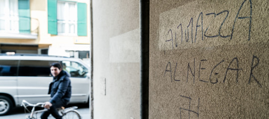 I due casi di razzismo che scuotono il dibattito pubblico in Italia 