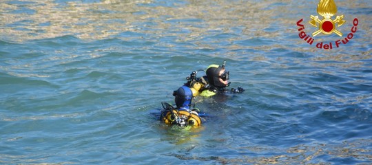 Il recupero dei tre ragazzi dispersi nelle acque del porto di Acireale