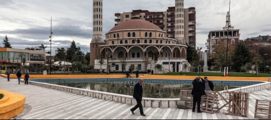 In Albania si sono dimessi i 43 deputati del primo partito opposizione