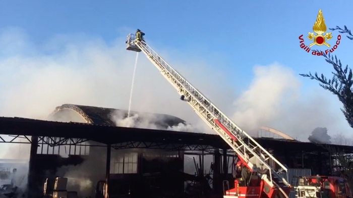 Incendi: distrutto capannone industriale a Gorizia
