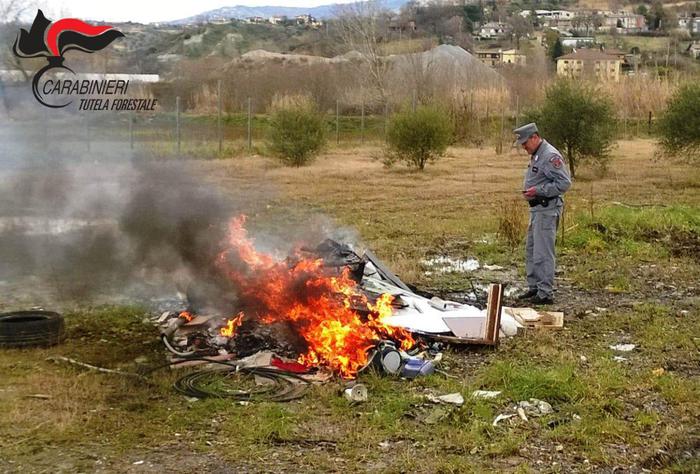 Incendiati rifiuti speciali,una denuncia