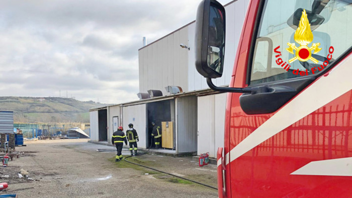 Incendio in azienda a Termoli