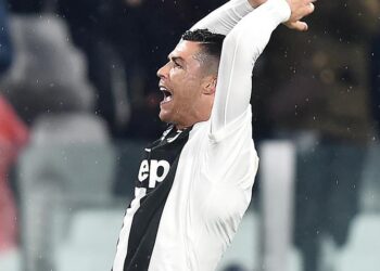 Juve: CR7 a tifosi in fila “Torno dopo”