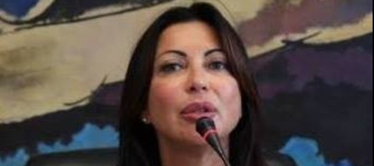 La presidente del Consiglio comunale bestemmia in streaming. Chieste le dimissioni